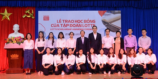 Sinh viên Đại học Đà Nẵng nhận học bổng giá trị của Quỹ Lotte Foundation