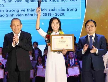 Sinh viên Đại học Đà Nẵng vinh dự nhận Giải thưởng Sao Tháng Giêng và “Sinh viên 5 tốt” cấp Trung ương