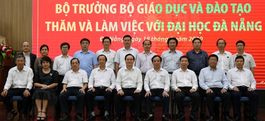 Bộ trưởng và đoàn công tác Bộ Giáo dục và Đào tạo làm việc với Đại học Đà Nẵng về chiến lược phát triển trong giai đoạn mới