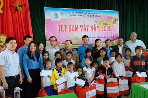 Công đoàn Đại học Đà Nẵng tổ chức Chương trình “Tết sum vầy” tại Quảng Trị