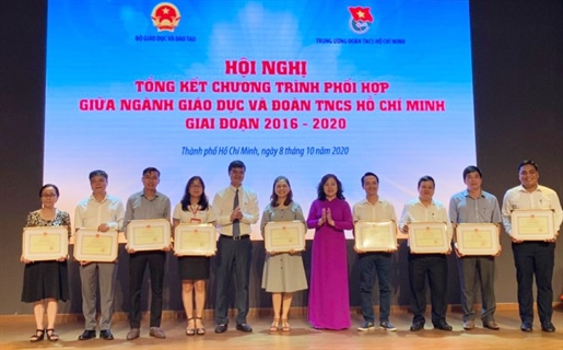 Bộ Giáo dục và Đào tạo tặng Bằng khen cho Đại học Đà Nẵng trong Chương trình phối hợp giữa ngành Giáo dục và Đoàn TNCS Hồ Chí Minh giai đoạn 2016-2020