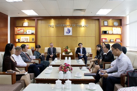 Giám đốc Đại học Đà Nẵng tiếp và làm việc với Đoàn công tác của Đại học Tổng hợp Hauts-de-France, Cộng hòa Pháp