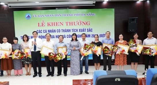 Ủy ban Nhân dân thành phố Đà Nẵng khen thưởng nhiều cá nhân của Đại học Đà Nẵng vì thành tích xuất sắc trong hoạt động khoa học công nghệ năm 2019