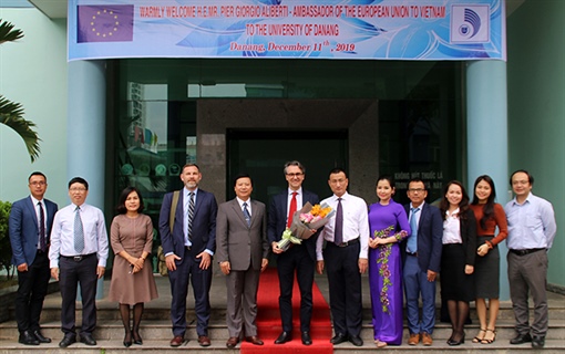 Đại sứ - Trưởng Phái đoàn Liên minh Châu Âu tại Việt Nam đến thăm và làm việc với Đại học Đà Nẵng