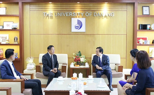 Tổng Lãnh sự quán Lào tại Đà Nẵng thăm và chúc Tết Đại học Đà Nẵng