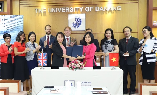 Viện Nghiên cứu và Đào tạo Việt-Anh, Đại học Đà Nẵng ký kết hợp tác với Hiệp hội ACCA, tổ chức Chương trình về giáo dục và công nghệ Vương quốc Anh