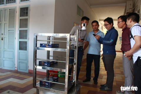 Trường Đại học Bách khoa - ĐHĐN chế tạo thành công robot phục vụ người cách ly vì dịch COVID-19