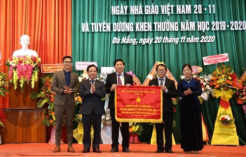 Trường Đại học Kinh tế-Đại học Đà Nẵng tổ chức Lễ kỷ niệm Ngày Nhà giáo Việt Nam 20/11, tuyên dương khen thưởng năm học 2019-2020 và công bố Quyết định công nhận Hội đồng Trường