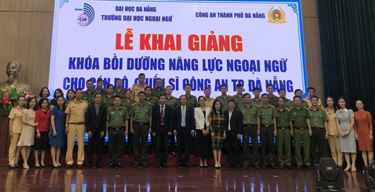 Trường Đại học Ngoại ngữ-Đại học Đà Nẵng tổ chức Lễ Khai giảng khóa bồi dưỡng năng lực ngoại ngữ cho cán bộ, chiến sĩ Công an thành phố Đà Nẵng