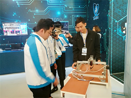 Máy khắc laser tạo sản phẩm lưu niệm phục vụ du lịch của sinh viên ĐHĐN