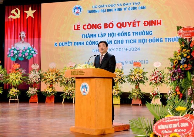 Bộ GD&ĐT công nhận Chủ tịch Hội đồng Trường - trường ĐH Kinh tế quốc dân