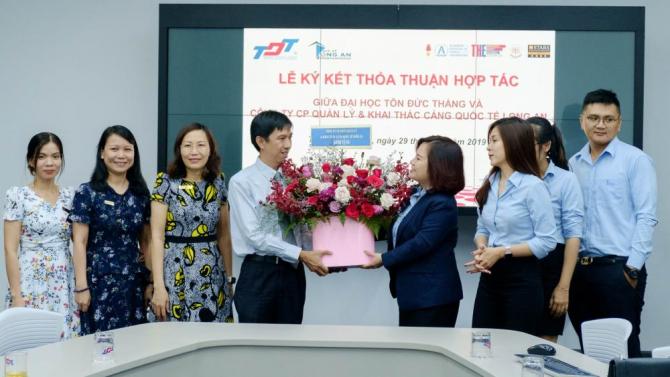 Ký hợp tác với Cảng quốc tế Long An