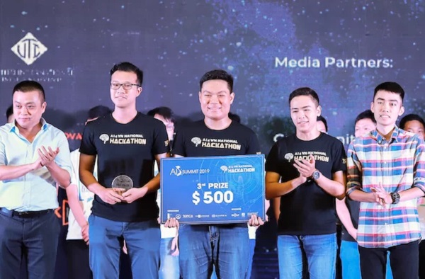 Dự án MLAE của sinh viên PTIT giành giải Ba cuộc thi  Vietnam National AI Hackathon