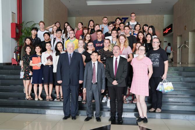 Tổng kết Lớp học tiếng Việt cho học sinh Trường trung học Mactini