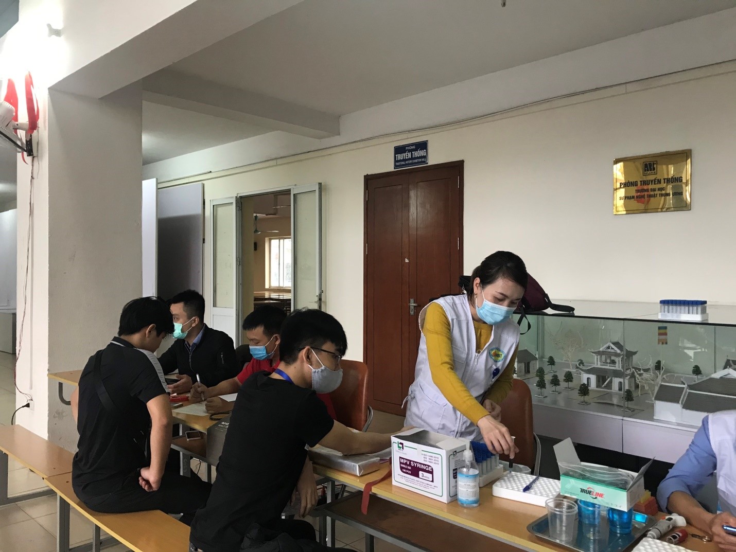 Hiến máu tình nguyện 2020: NUAE trao yêu thương