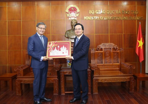 Quan tâm hơn đến chất lượng lưu học sinh Lào tại Việt Nam