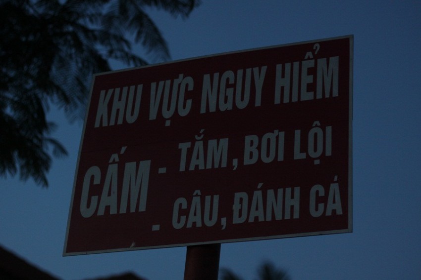 Nóng khủng khiếp, người Hà Nội đổ xô ra Hồ Tây 'giải nhiệt' - ảnh 8