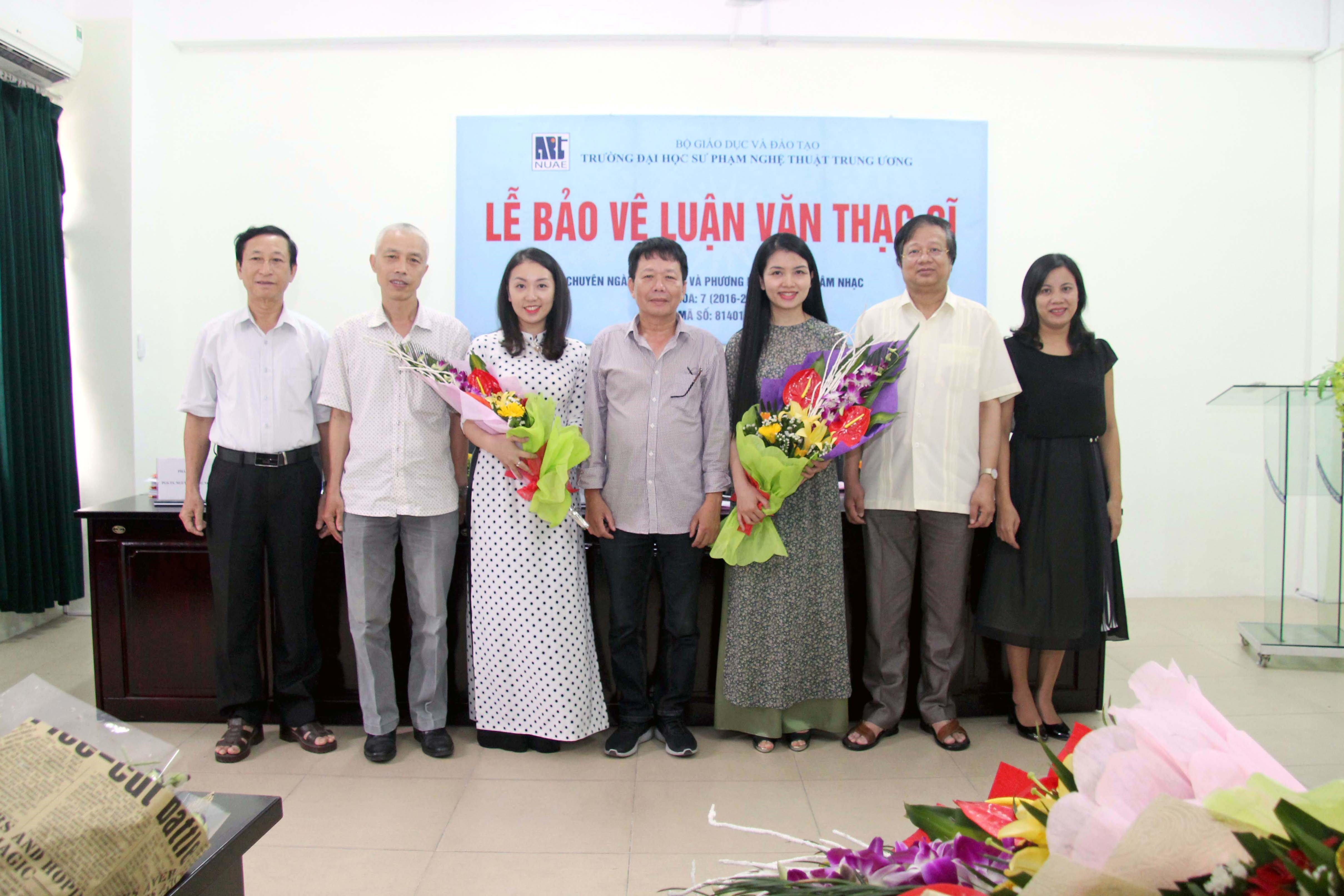 Lễ bảo vệ luận văn của hai học viên Vi Thị Ngọc Ánh và Lê Thị Huyền, k7 - Chuyên ngành Lý luận và Phương pháp Dạy học Âm nhạc