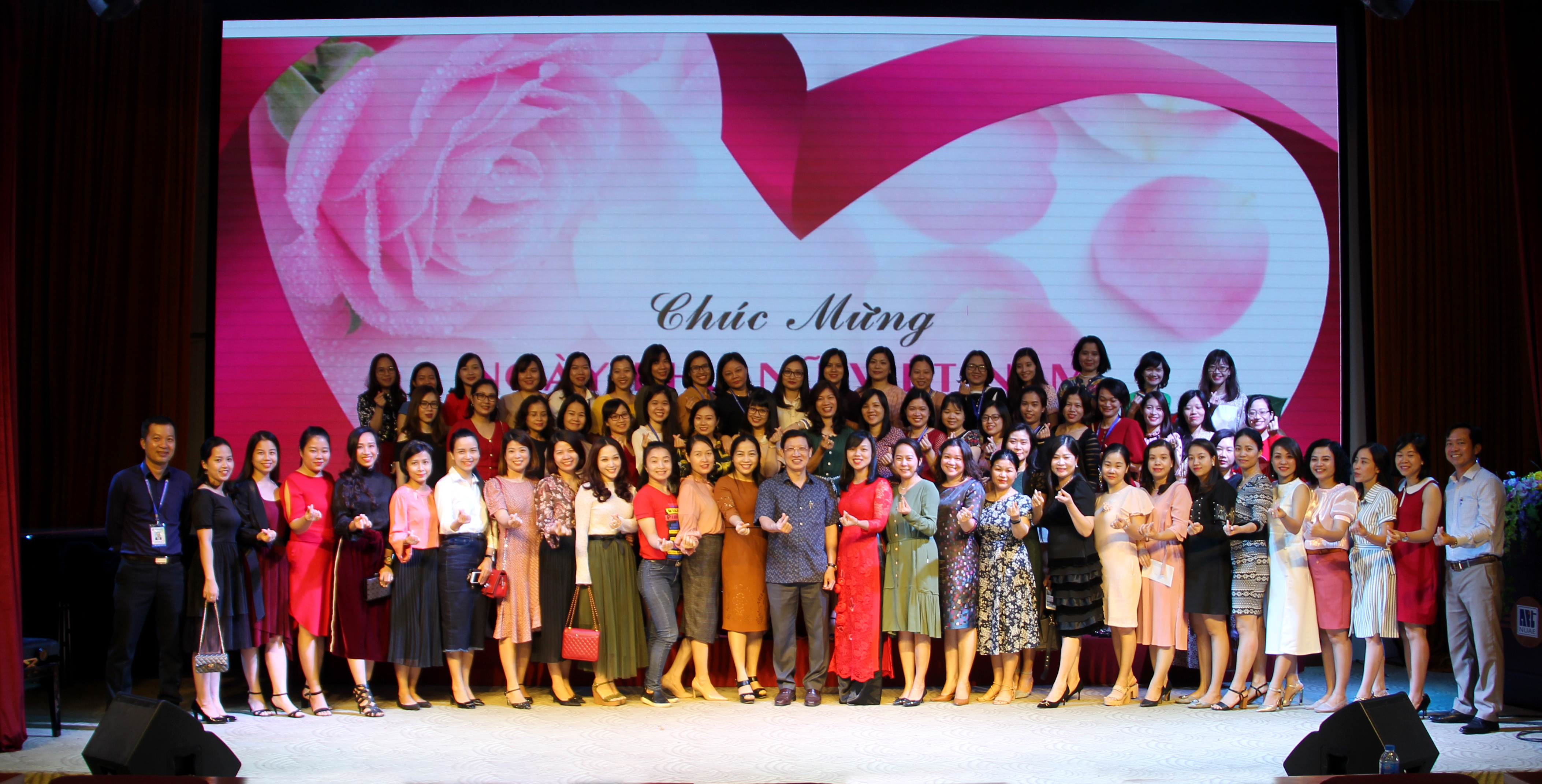 Chào mừng 20/10 và trao giải cuộc thi ảnh  “Những hoạt động của nữ công đoàn viên NUAE”