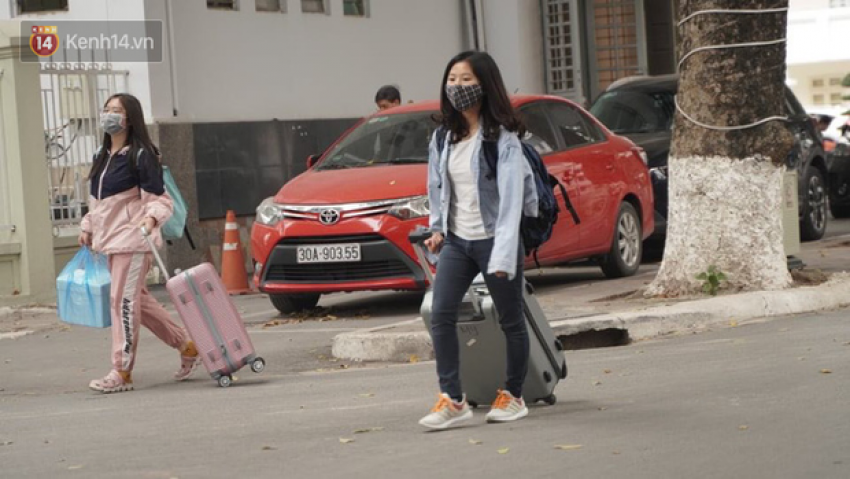 Sinh viên nô nức trở lại trường sau kỳ nghỉ Tết dài nhất lịch sử: Được đi học rồi vui quá, ở nhà chán lắm! - Ảnh 18.