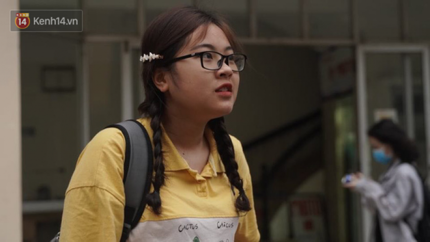 Sinh viên nô nức trở lại trường sau kỳ nghỉ Tết dài nhất lịch sử: Được đi học rồi vui quá, ở nhà chán lắm! - Ảnh 1.