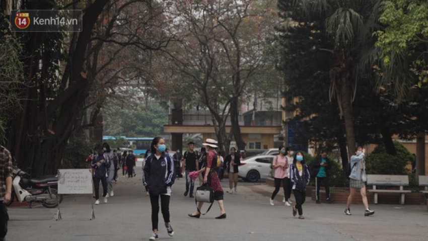 Sinh viên nô nức trở lại trường sau kỳ nghỉ Tết dài nhất lịch sử: Được đi học rồi vui quá, ở nhà chán lắm! - Ảnh 3.