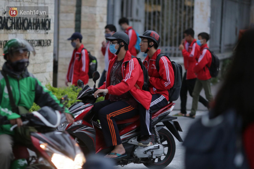 Sinh viên nô nức trở lại trường sau kỳ nghỉ Tết dài nhất lịch sử: Được đi học rồi vui quá, ở nhà chán lắm! - Ảnh 8.