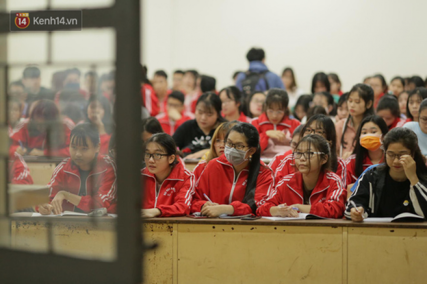 Sinh viên nô nức trở lại trường sau kỳ nghỉ Tết dài nhất lịch sử: Được đi học rồi vui quá, ở nhà chán lắm! - Ảnh 11.