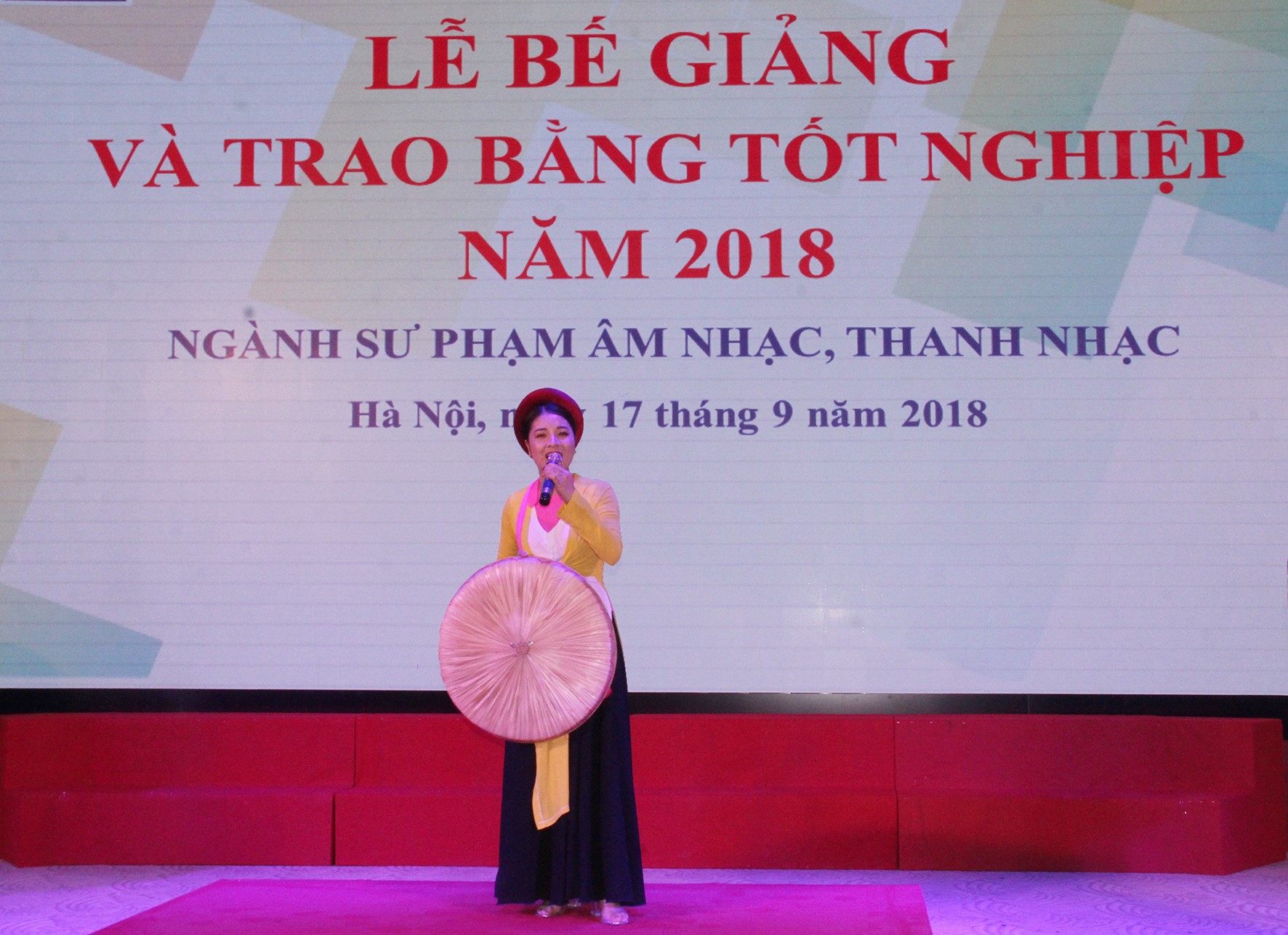 Lễ Bế giảng và trao bằng tốt nghiệp cho sinh viên hệ chính quy và liên thông chính quy năm 2018