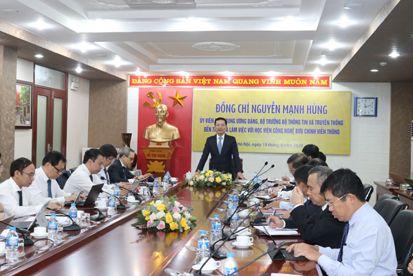 Bộ trưởng Bộ Thông tin và Truyền thông Nguyễn Mạnh Hùng làm việc với Học viện về định hướng chiến lược giai đoạn 2021 – 2025