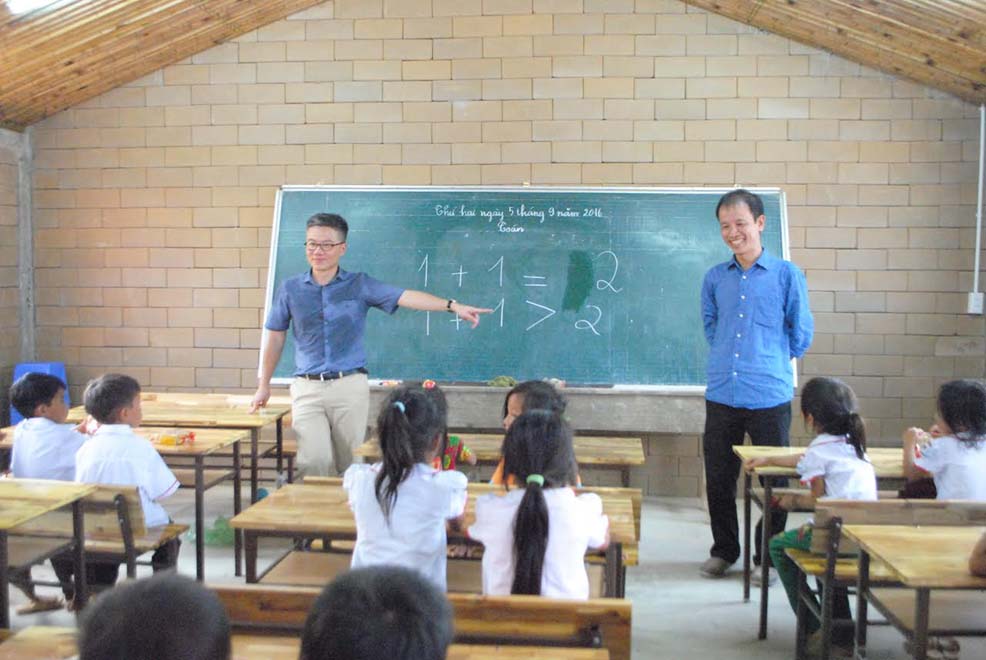Giáo sư Ngô Bảo Châu: Lấy tiêu chuẩn viết sách để xét giáo sư thì chỉ có ở VN!