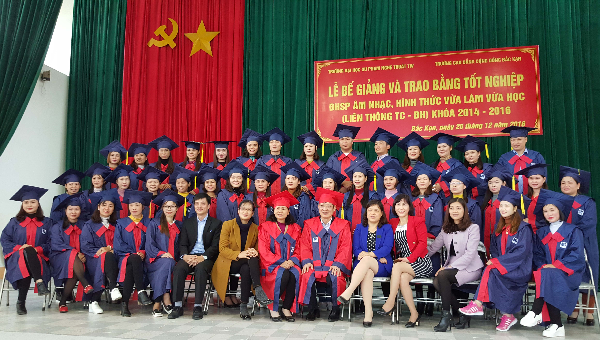 Lễ ký thỏa thuận hợp tác và trao bằng tốt nghiệp tại Trường Cao đẳng Cộng đồng Bắc Kạn