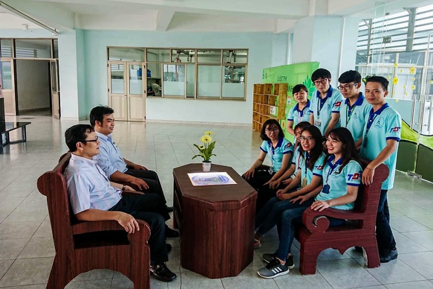 Độc đáo bộ bàn ghế carton của sinh viên Đại học Tôn Đức Thắng