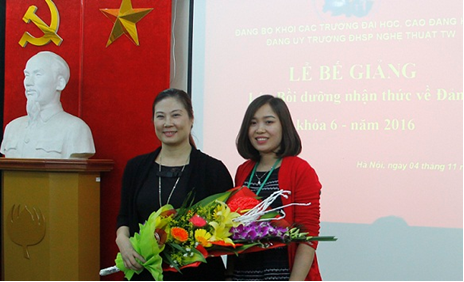 Bế giảng Lớp bồi dưỡng nhận thức về Đảng khóa 6, năm 2016