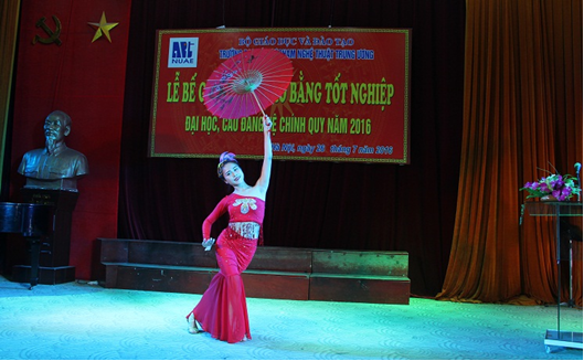 Lễ bế giảng và trao bằng tốt nghiệp đại học, cao đẳng hệ chính quy năm 2016