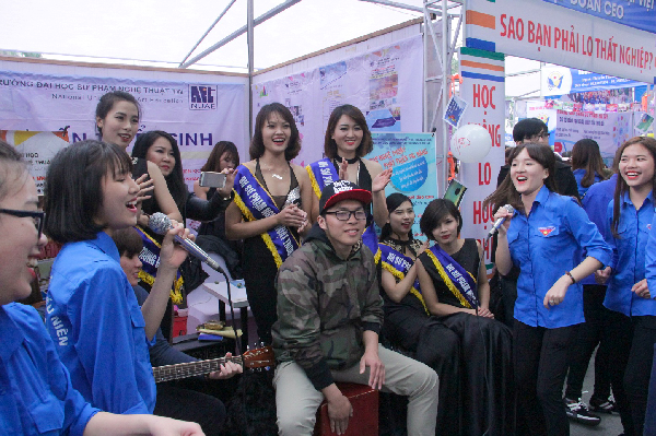 Ngày hội Tư vấn tuyển sinh - hướng nghiệp năm 2016 tại Trường Đại học Bách Khoa Hà Nội