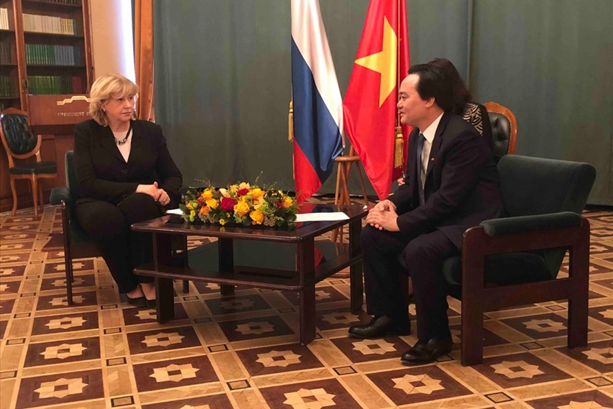 Ký kết 23 văn bản mới về hợp tác giáo dục và đào tạo Việt Nam - Liên bang Nga (Báo Lao Động)