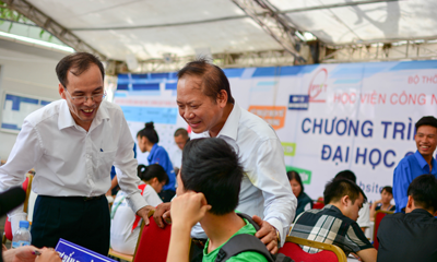Bộ trưởng Bộ Thông tin và Truyền thông thăm và chỉ đạo công tác tuyển sinh Đại học chính quy năm 2016 tại Học viện Công nghệ Bưu chính Viễn thông