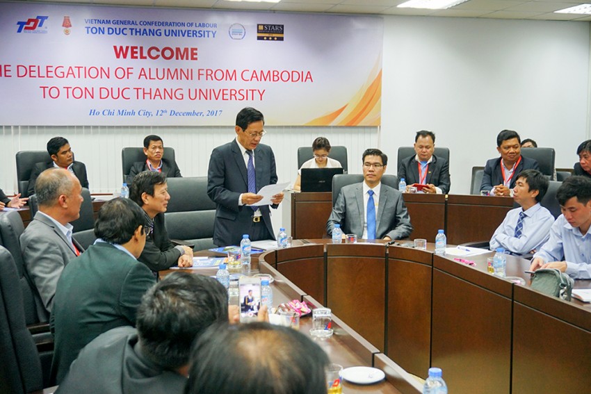 Đoàn đại biểu Bộ Giáo dục, Thanh niên, Thể thao và Cựu lưu học sinh Campuchia thăm Đại học Tôn Đức Thắng