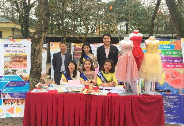 Ngày hội Tư vấn tuyển sinh, định hướng nghề nghiệp năm 2017 tại Trường THPT chuyên Phan Bội Châu - tỉnh Nghệ An
