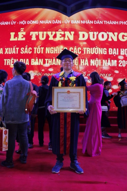 02 Sinh viên PTIT được vinh danh tại Lễ tuyên dương Thủ khoa xuất sắc tốt nghiệp các trường đại học, học viện trên địa bàn thành phố Hà Nội năm 2019