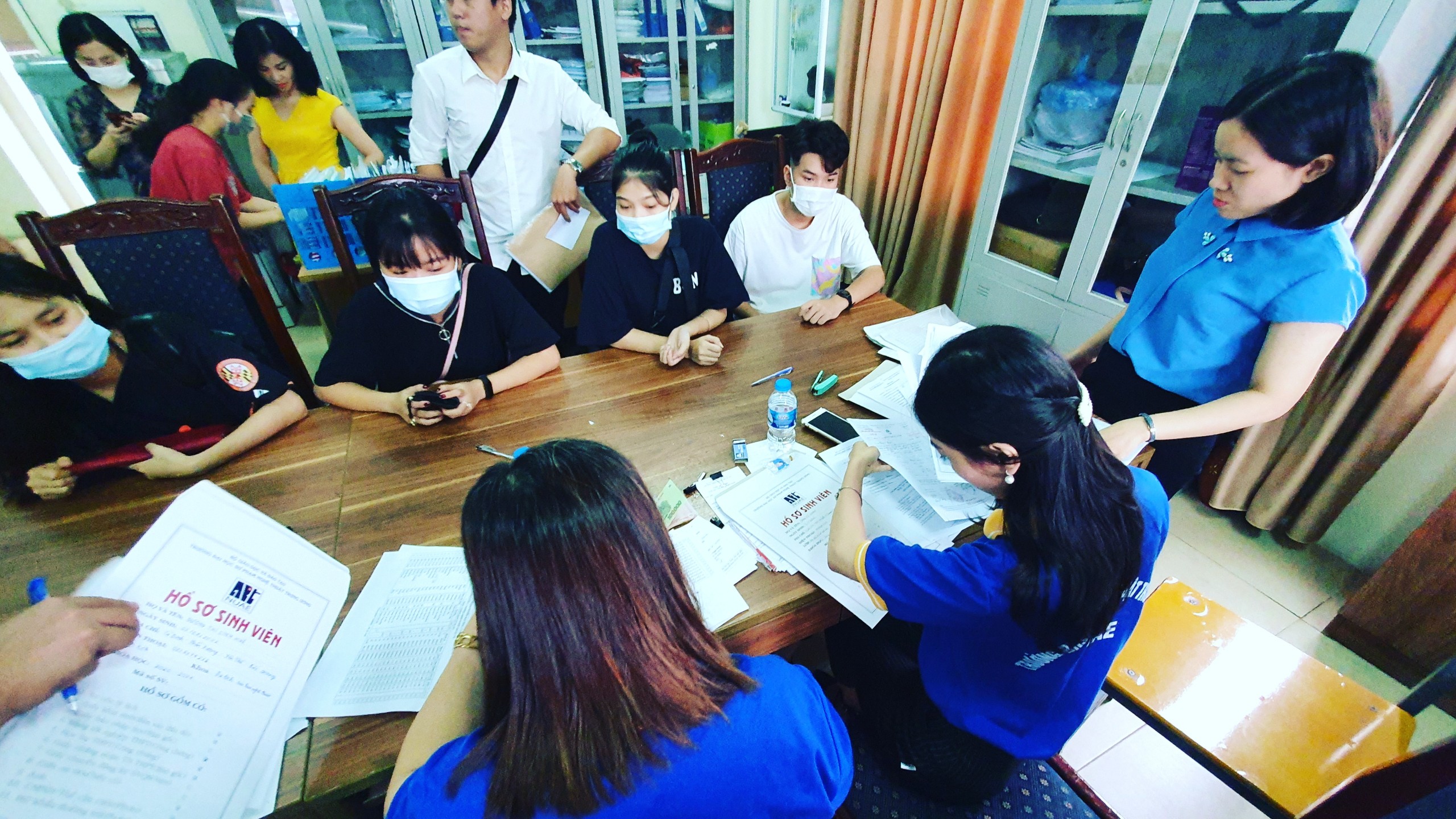 Tân sinh viên NUAE háo hức nhập trường