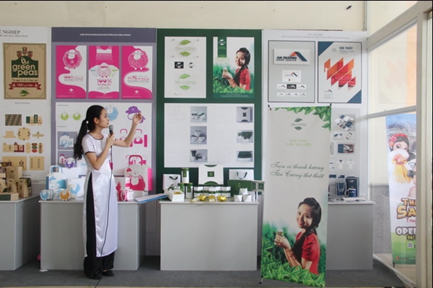 Lễ bảo vệ đồ án tốt nghiệp Đại học Thiết kế đồ họa khóa II (2010 – 2015) Trường Đại học Sư phạm Nghệ thuật Trung ương