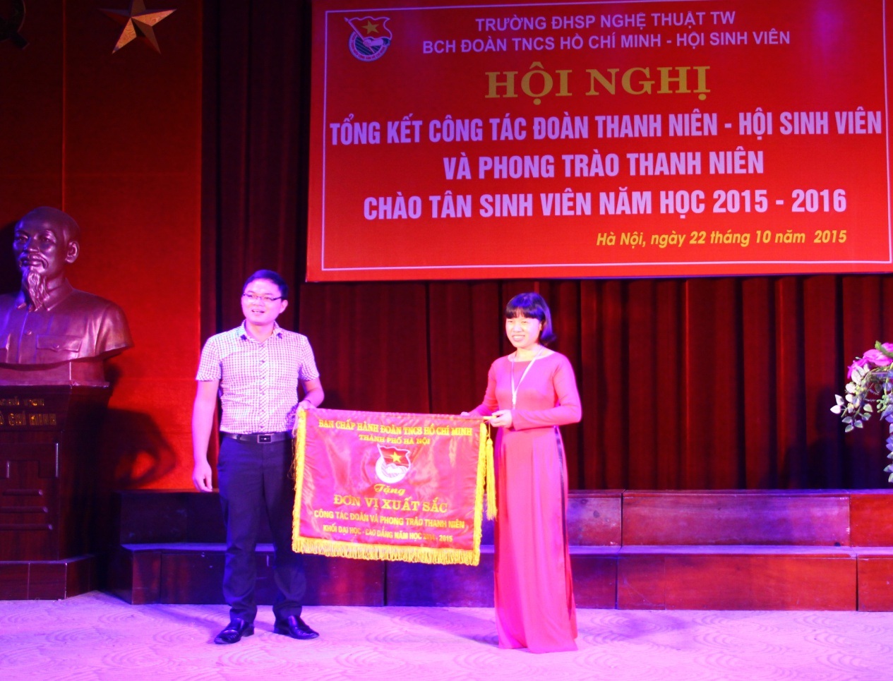 Hội nghị tổng kết Công tác Đoàn - Hội và phong trào Thanh niên; chào tân sinh viên năm học 2015 – 2016