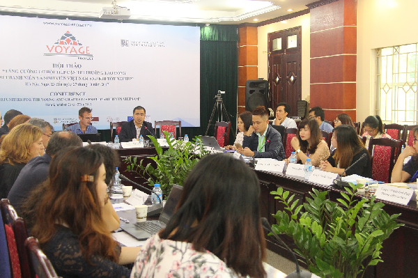 Các doanh nghiệp và sinh viên thử nghiệm  và đánh giá hệ thống cơ sở dữ liệu Voyage