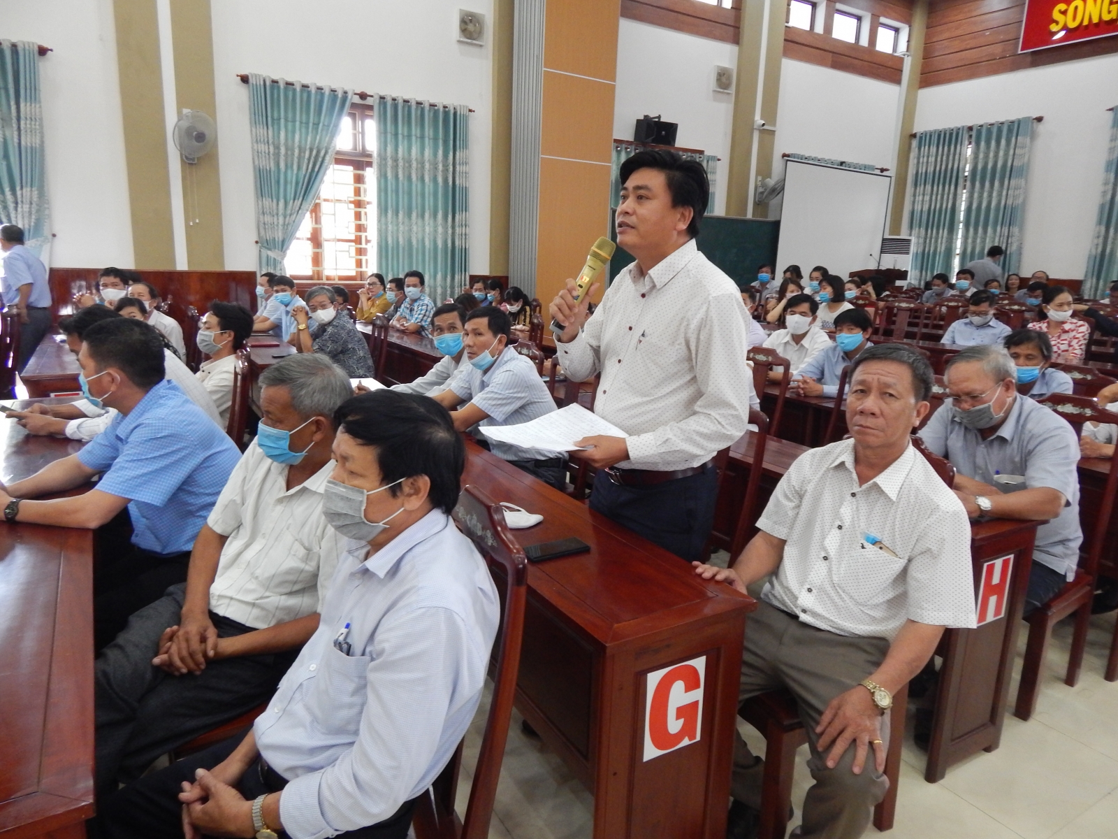 Bộ trưởng Phùng Xuân Nhạ giải đáp nhiều vấn đề GD cử tri quan tâm