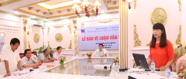 Lễ bảo vệ luận văn Thạc sĩ của hai học viên Nguyễn Phương Loan và Nguyễn Hà Linh
