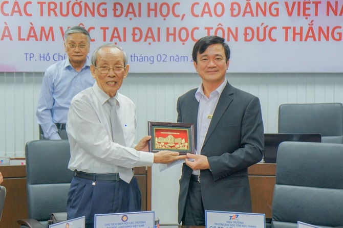 Hiệp hội đại học và cao đẳng Việt Nam thăm và làm việc
