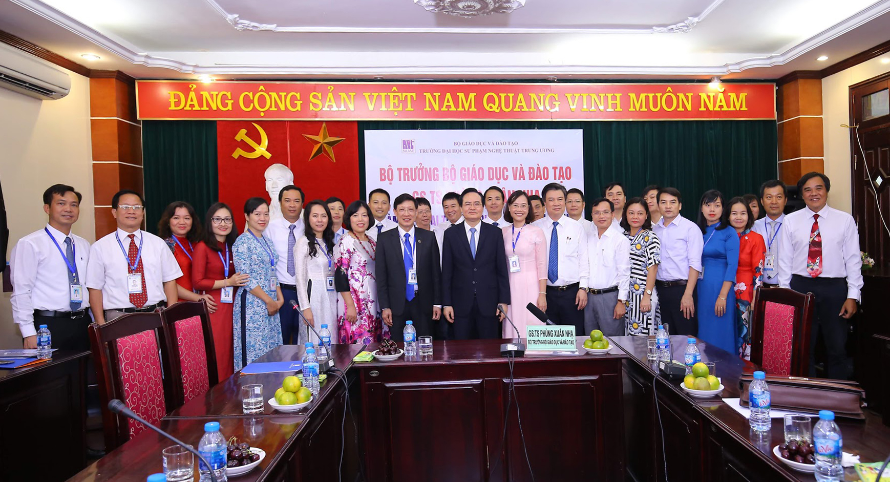 Bộ trưởng Bộ Giáo dục và Đào tạo Phùng Xuân Nhạ thăm và làm việc tại Trường ĐHSP Nghệ thuật TW