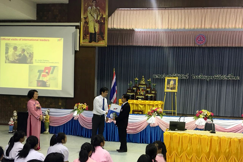 Các chương trình hướng nghiệp cho học sinh quốc tế